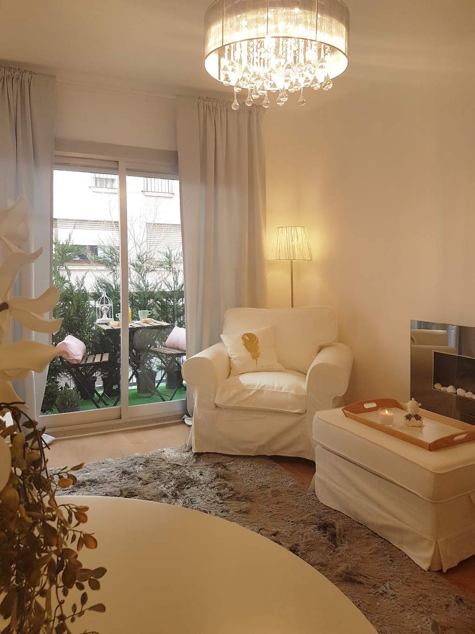 Room, Living room, Interior design, Ceiling, Furniture, Property, Light fixture, Floor, Lighting, Lighting accessory, 
