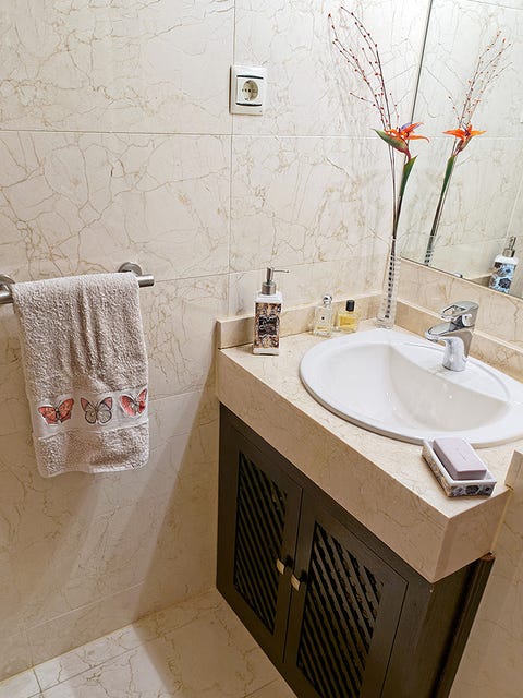 Plumbing fixture, Room, Bathroom sink, Interior design, Property, Wall, Tap, Tile, Sink, Bathroom accessory, 