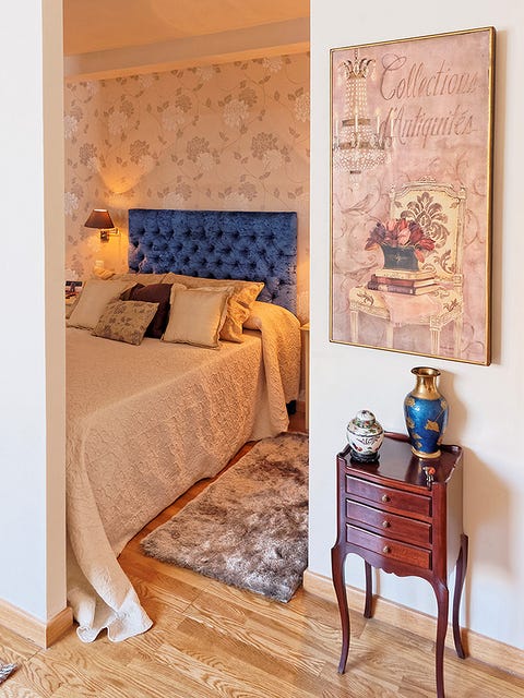 Room, Floor, Interior design, Textile, Bed, Flooring, Furniture, Wall, Linens, Bedding, 