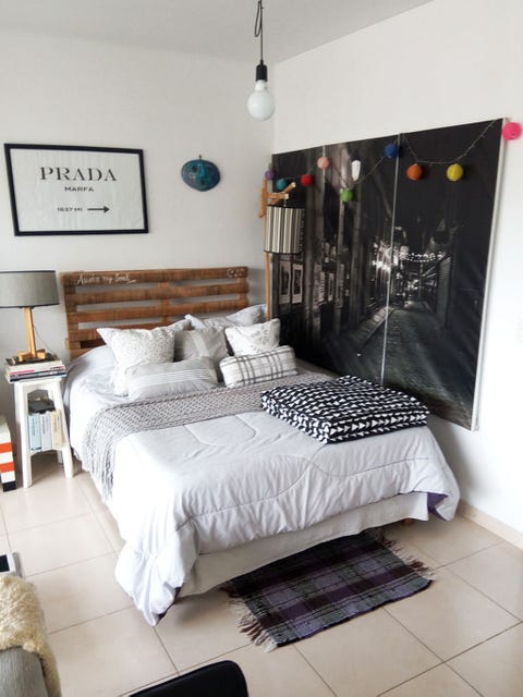 Bedroom, Bed, Furniture, Room, Bed frame, Interior design, Property, Bed sheet, Wall, Bedding, 
