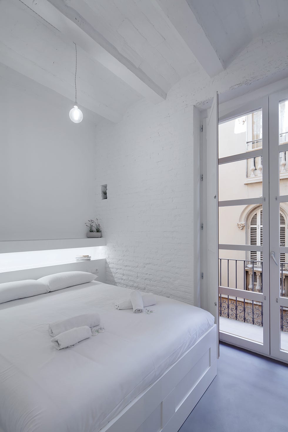 piso en valencia antes y después dormitorio blanco