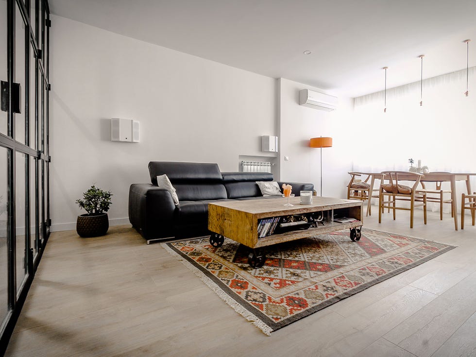 Living room, Room, Furniture, Interior design, Floor, Coffee table, Property, Table, Wall, Architecture, 