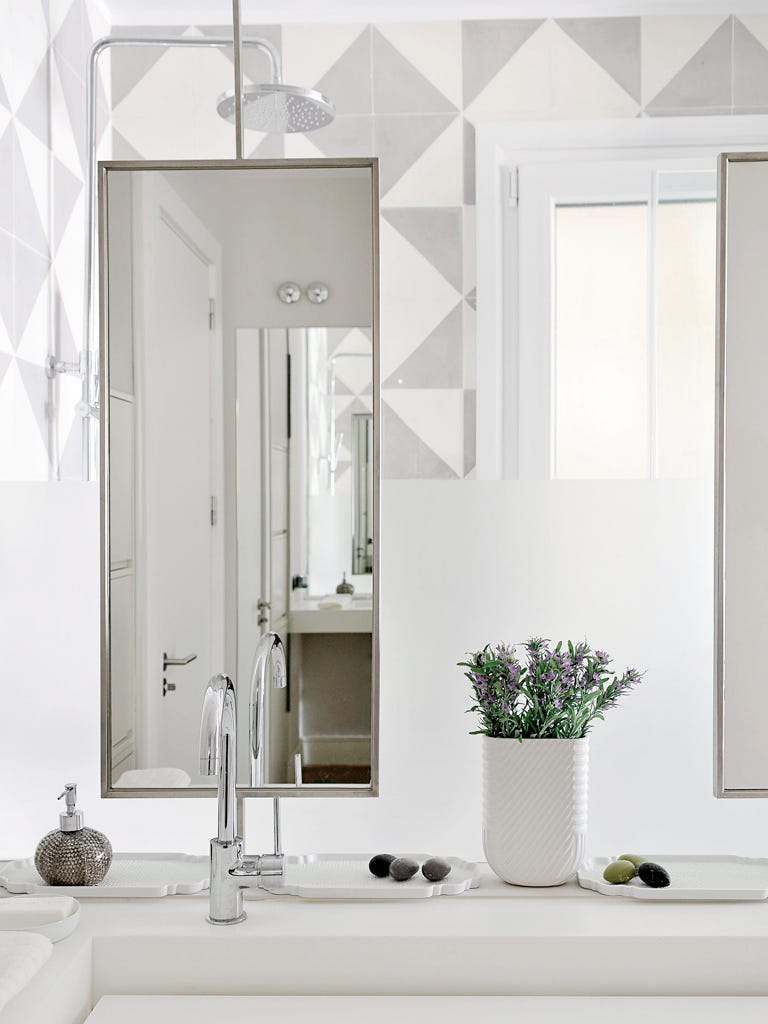 apartamento en madrid baño blanco