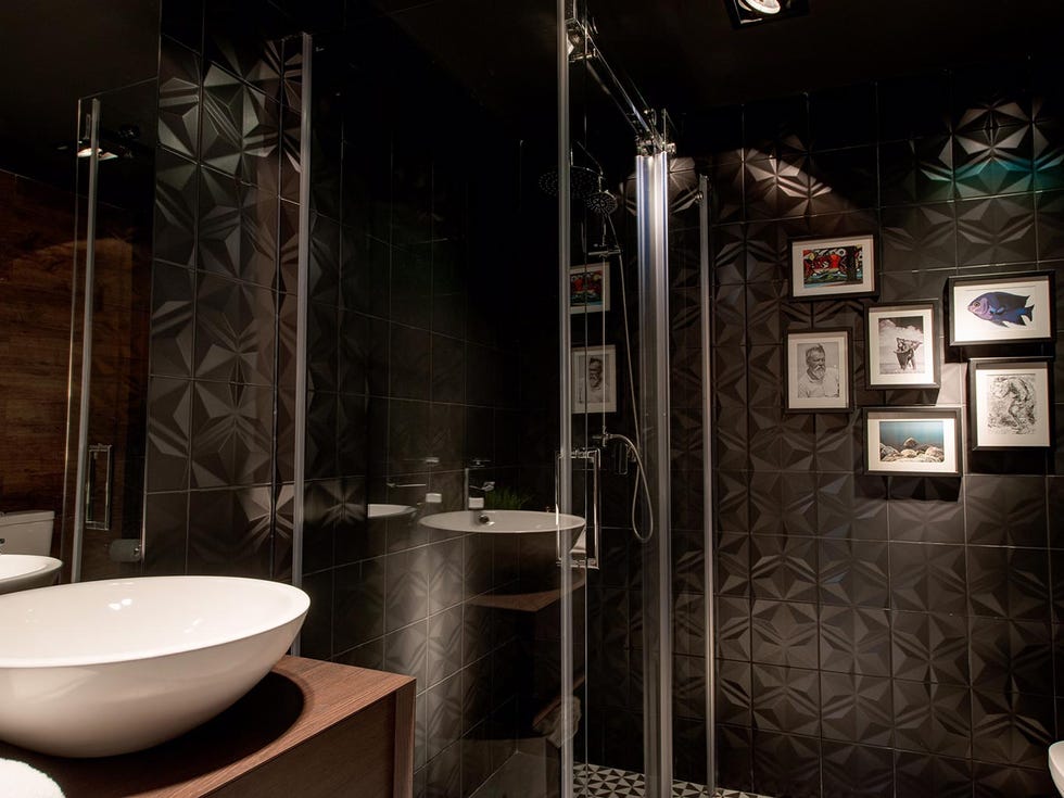 Bathroom, Room, Property, Interior design, Plumbing fixture, Tile, Building, Architecture, Shower, Bidet, 