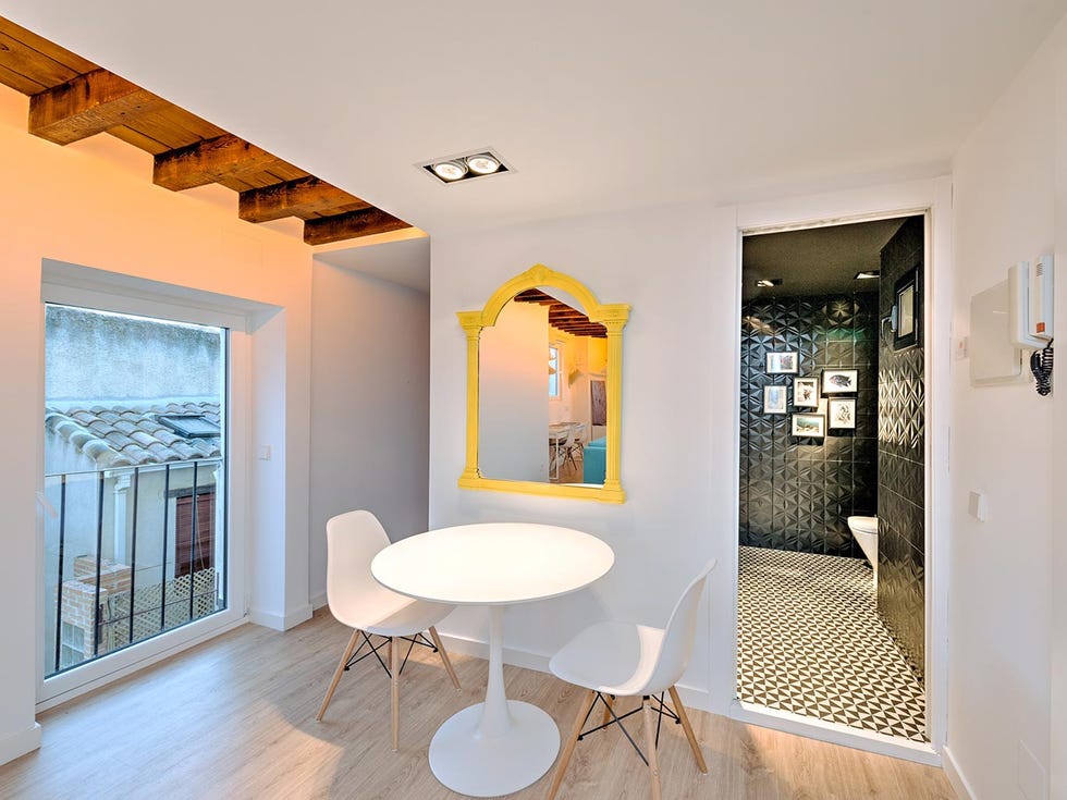 Room, Property, Interior design, Building, House, Furniture, Yellow, Floor, Ceiling, Architecture, 