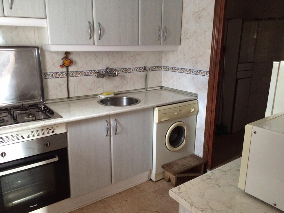 Countertop, Major appliance, Property, Room, Cabinetry, Kitchen, Furniture, Floor, Kitchen stove, Home appliance, 
