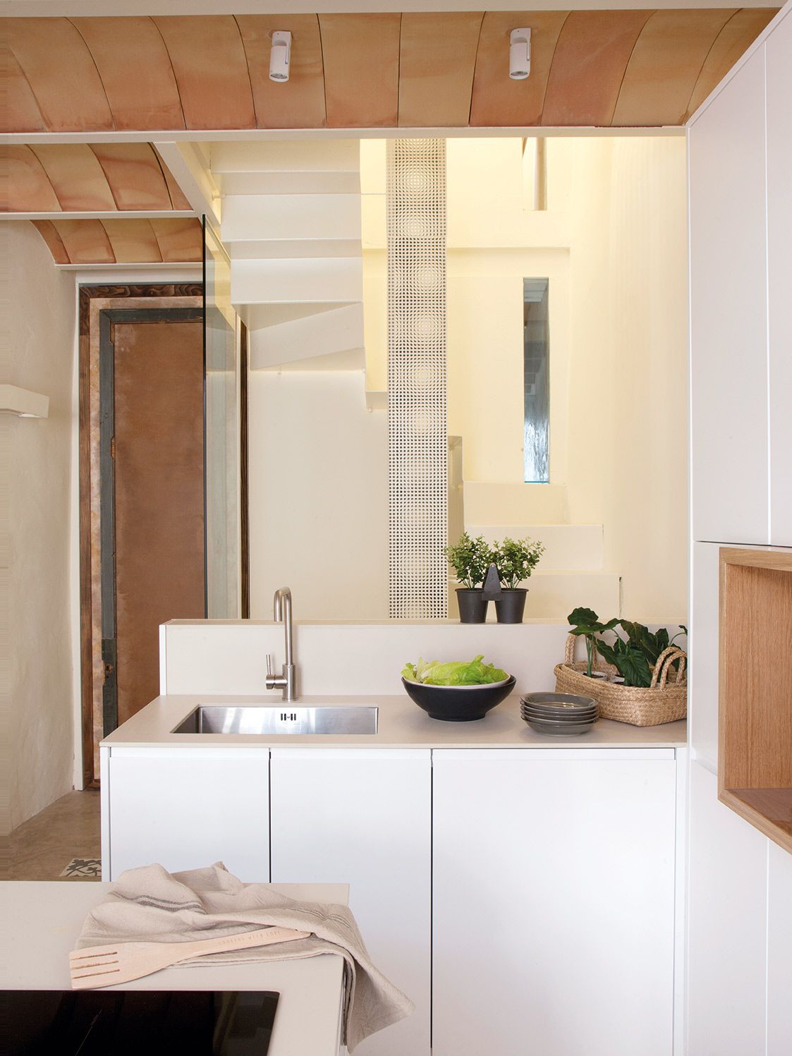 Room, Property, Bathroom, Interior design, Ceiling, House, Building, Sink, Tile, Architecture, 