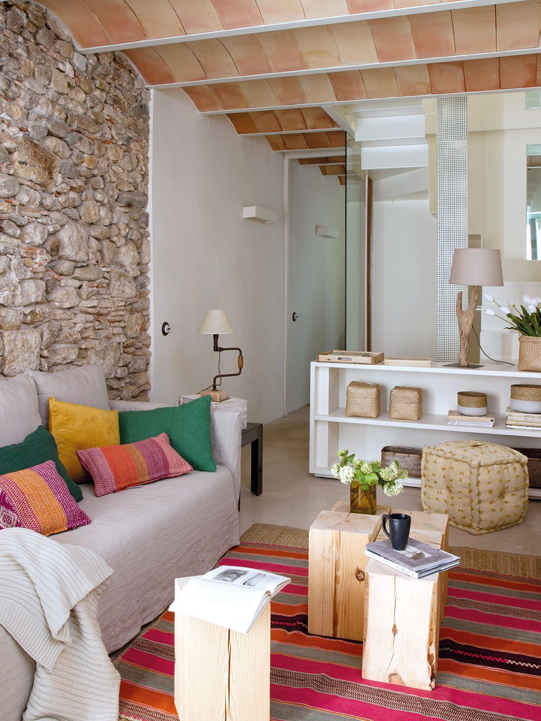 Living room, Room, Interior design, Furniture, Property, Wall, Home, House, Coffee table, Building, 
