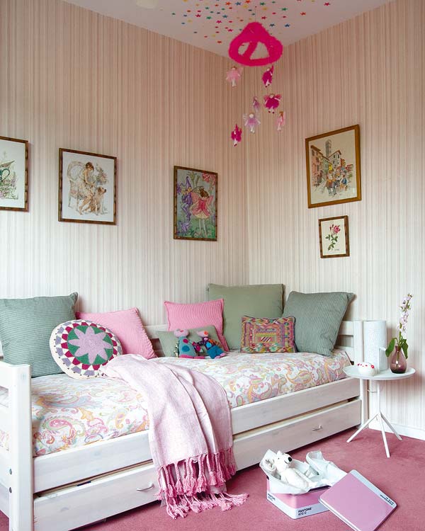 Room, Interior design, Wood, Green, Wall, Living room, Home, Furniture, Pink, Couch, 