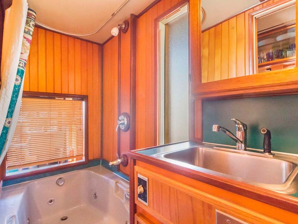 Plumbing fixture, Blue, Room, Interior design, Lighting, Wood, Property, Tap, Architecture, Bathroom sink, 