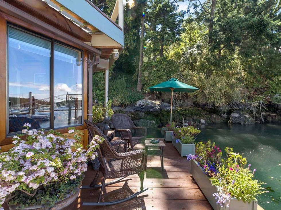 Property, Real estate, Building, Home, House, Deck, Botany, Roof, Backyard, Tree, 