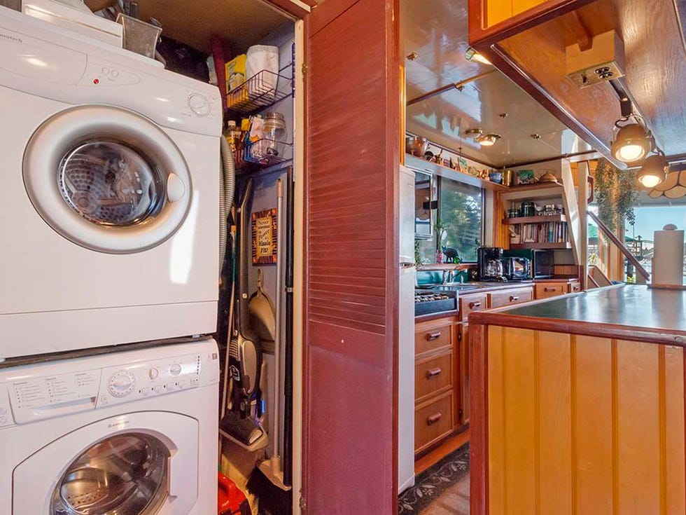 Room, Major appliance, Property, Laundry room, Washing machine, Interior design, Clothes dryer, Building, Home appliance, Furniture, 