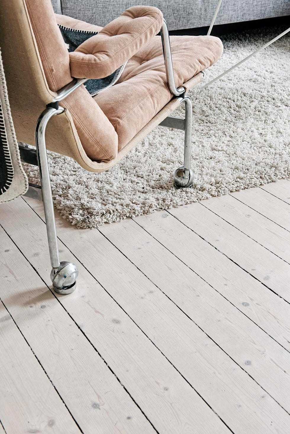 Brown, Floor, Wood, Flooring, Comfort, Hardwood, Wood flooring, Composite material, Armrest, Plank, 