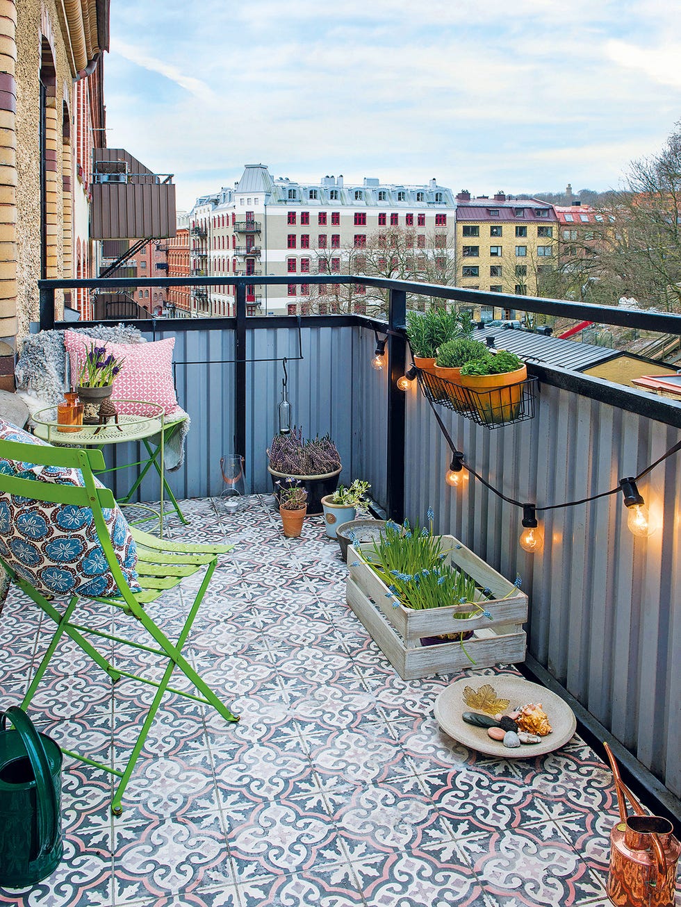 Property, Building, Roof, Courtyard, Real estate, Deck, Backyard, House, Balcony, Room, 