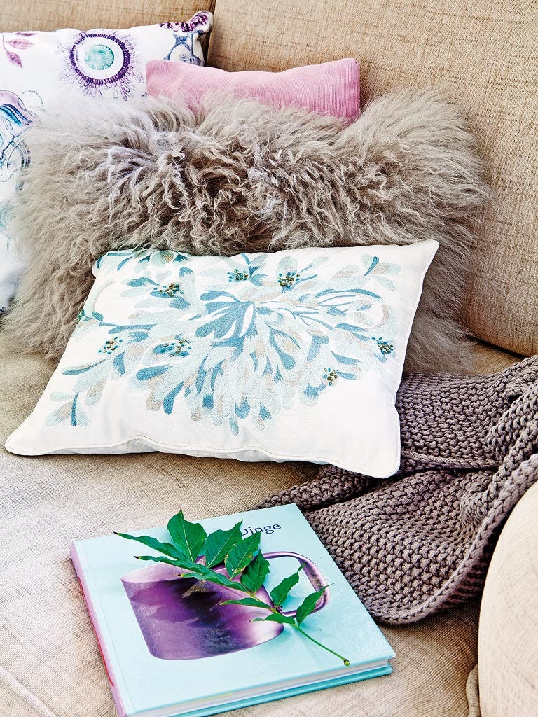 Throw pillow, Pillow, Cushion, Furniture, Leaf, Textile, Room, Pattern, Feather, Plant, 