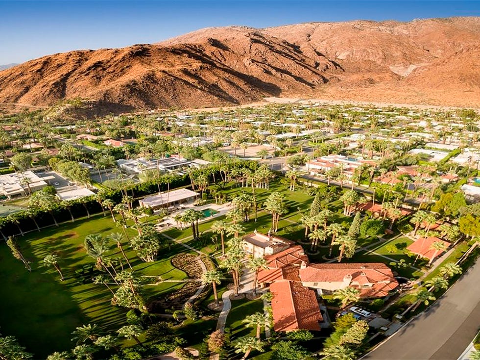 Vegetation, Mountainous landforms, Natural landscape, Landscape, Aerial photography, Mountain, Bird's-eye view, Plant, Residential area, Village, 