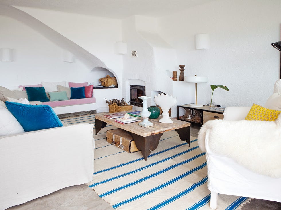 Room, Furniture, Property, Interior design, Living room, Table, Building, House, Bedroom, Floor, 