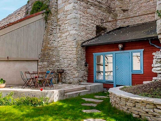 Property, Wall, House, Facade, Real estate, Garden, Bicycle wheel, Door, Backyard, Stone wall, 