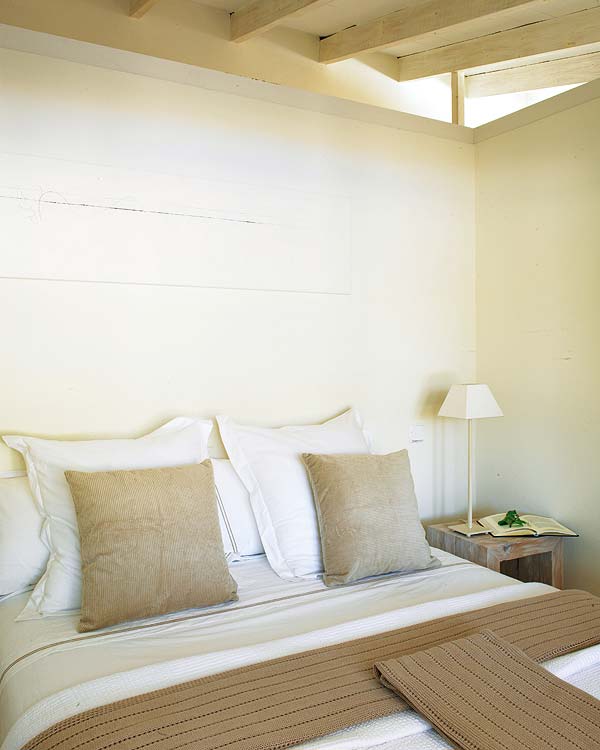 Room, Furniture, Interior design, Property, Bedroom, Ceiling, Bed, Wall, Floor, Table, 