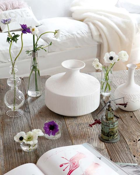 Serveware, Petal, Dishware, Flower, Porcelain, Linens, Tablecloth, Cut flowers, Lavender, Artifact, 