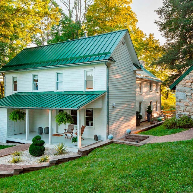 House, Property, Home, Green, Building, Real estate, Cottage, Siding, Roof, Farmhouse, 