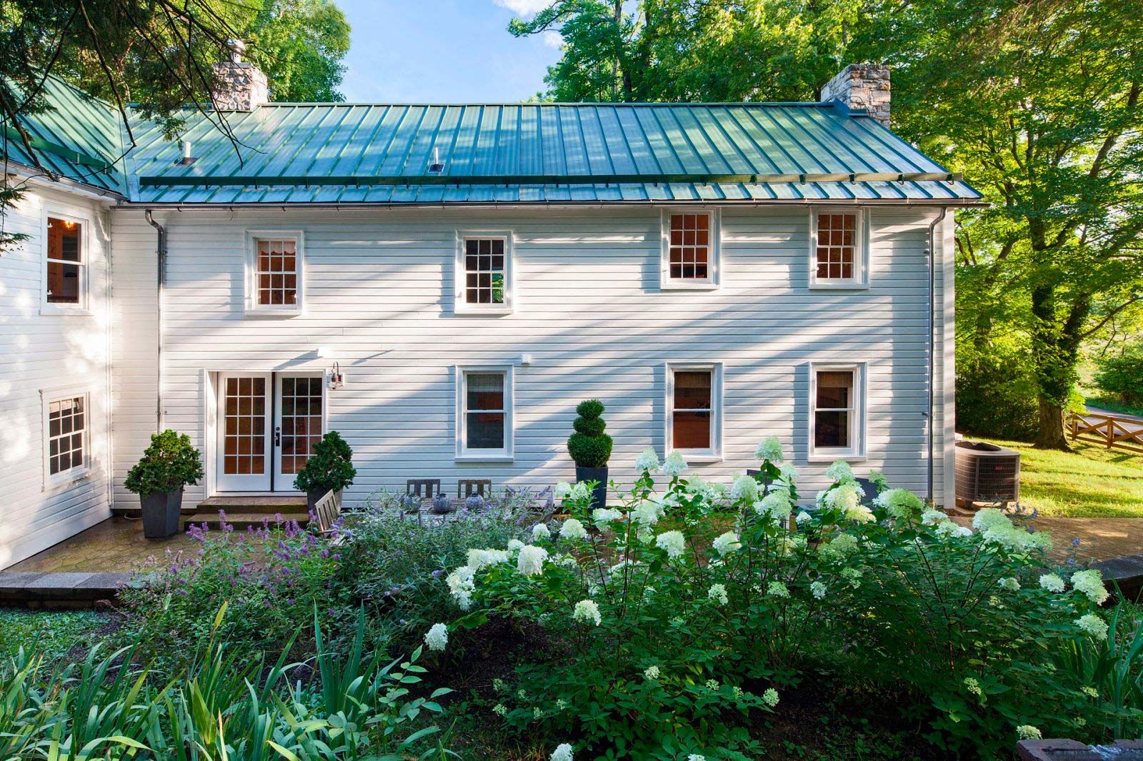 House, Property, Home, Building, Real estate, Cottage, Residential area, Estate, Roof, Architecture, 