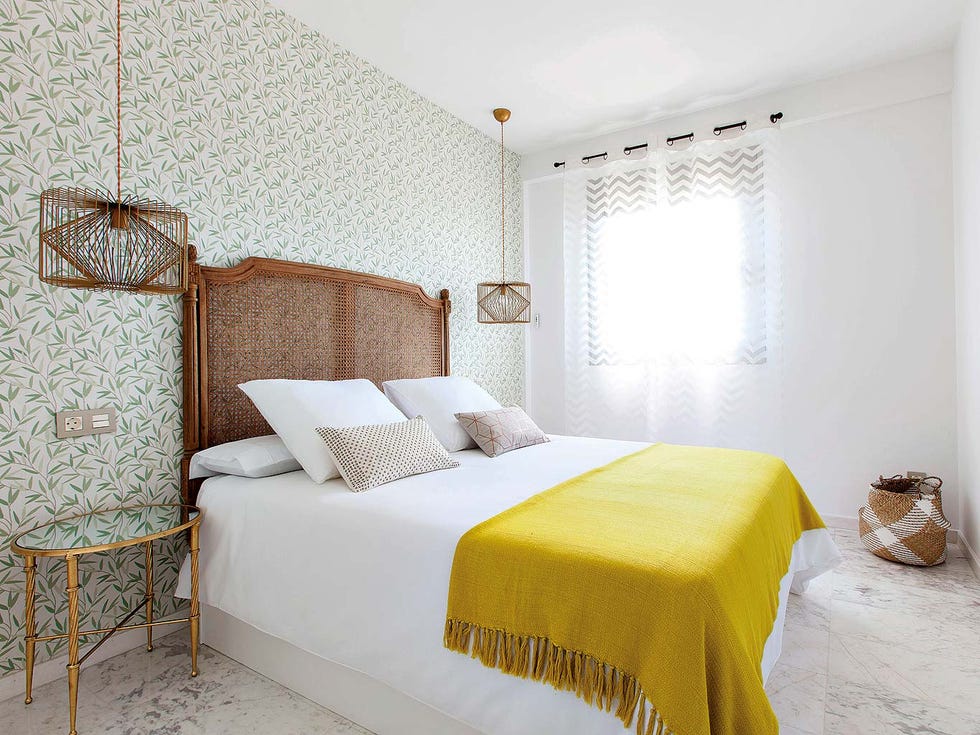 Bedroom, Bed, Furniture, Room, Bed sheet, Bedding, Interior design, Property, Wall, Bed frame, 