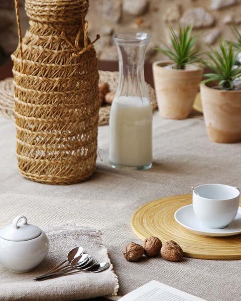 Serveware, Flowerpot, Dishware, Coffee cup, Ingredient, Cup, Drinkware, Tableware, Houseplant, Ceramic, 