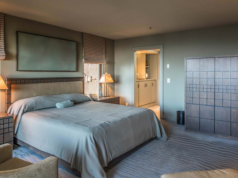 Bedroom, Furniture, Room, Bed, Bed sheet, Interior design, Property, Bed frame, Wall, Bedding, 