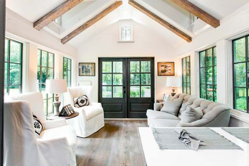 Wood, Green, Room, Interior design, Brown, Window, Floor, Property, Home, Wall, 