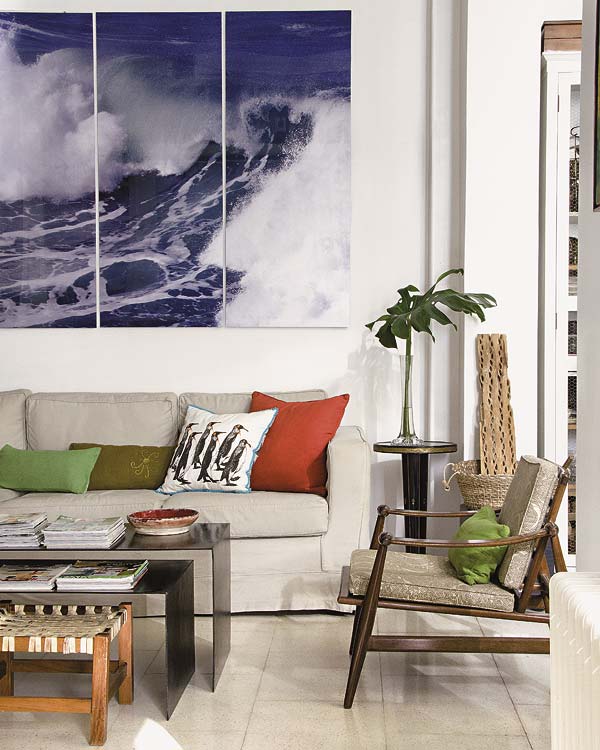 Living room, Furniture, Room, Interior design, Property, Wall, Table, Coffee table, Floor, Home, 
