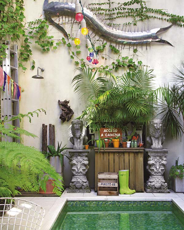 patio pequeño con piscina