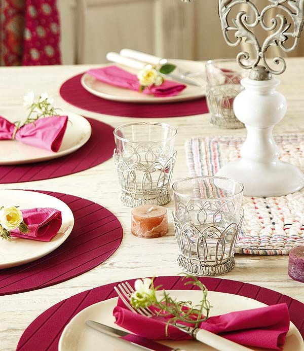 Serveware, Dishware, Tableware, Table, Drinkware, Plate, Linens, Porcelain, Home accessories, Kitchen utensil, 