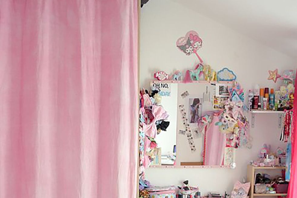 Pink, Curtain, Interior design, Room, Window treatment, Furniture, Textile, Floor, Wallpaper, Bedroom, 