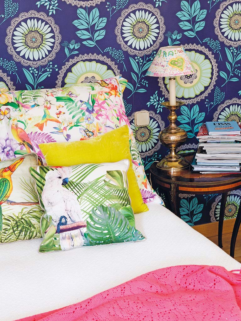 Furniture, Pillow, Textile, Room, Cushion, Pattern, Design, Bed sheet, Linens, Bedroom, 