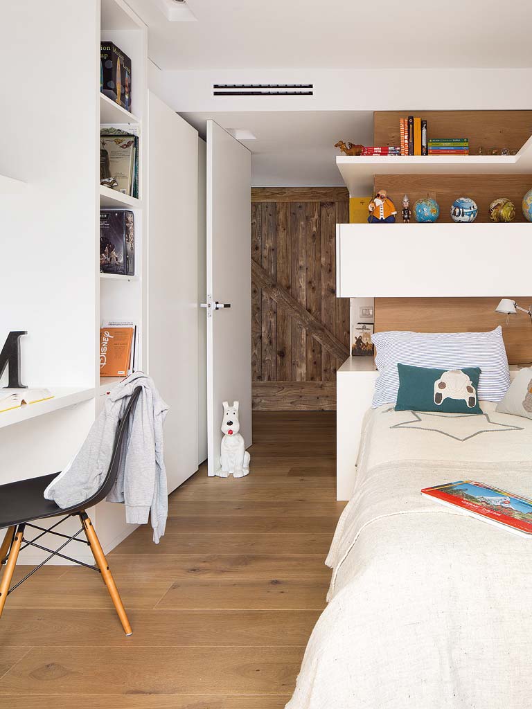 Bed, Furniture, Room, Bedroom, White, Interior design, Property, Floor, Wall, Building, 
