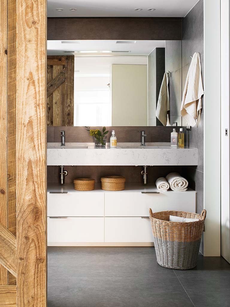 Room, Countertop, Furniture, Floor, Shelf, Property, Interior design, Sink, Tile, Bathroom, 