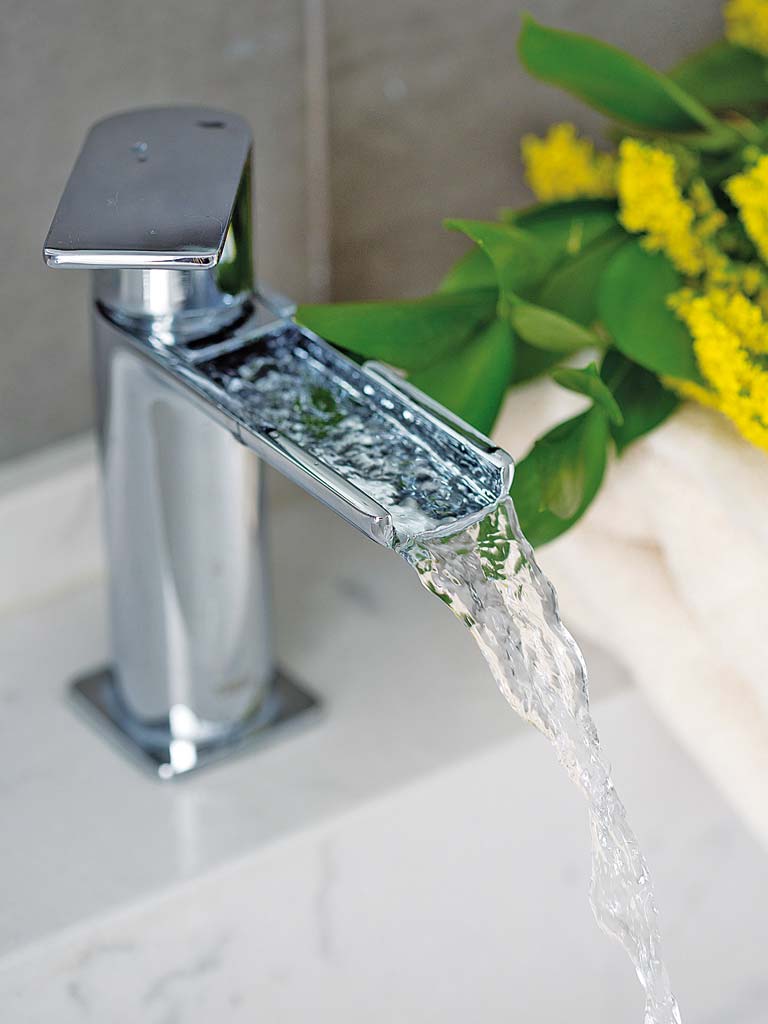 Tap, Water, Plumbing fixture, Material property, Plumbing, Sink, Plant, Water feature, Table, Glass, 