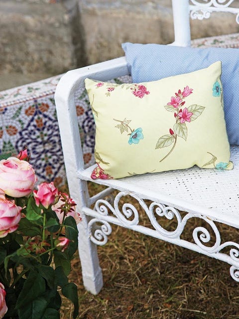 Textile, Petal, Pink, Cushion, Linens, Throw pillow, Bag, Home accessories, Flowering plant, Shrub, 