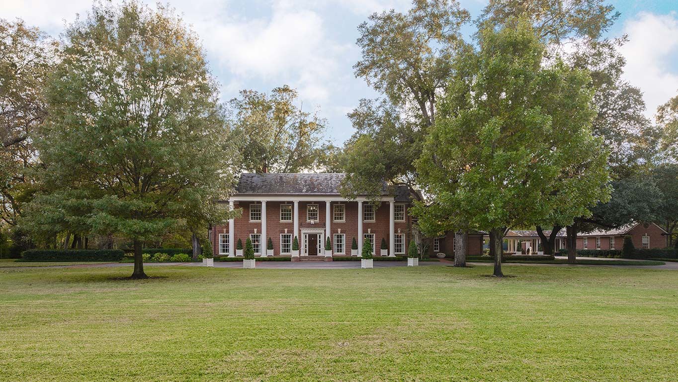 Property, Estate, Tree, House, Building, Architecture, Grass, Park, Campus, Home, 