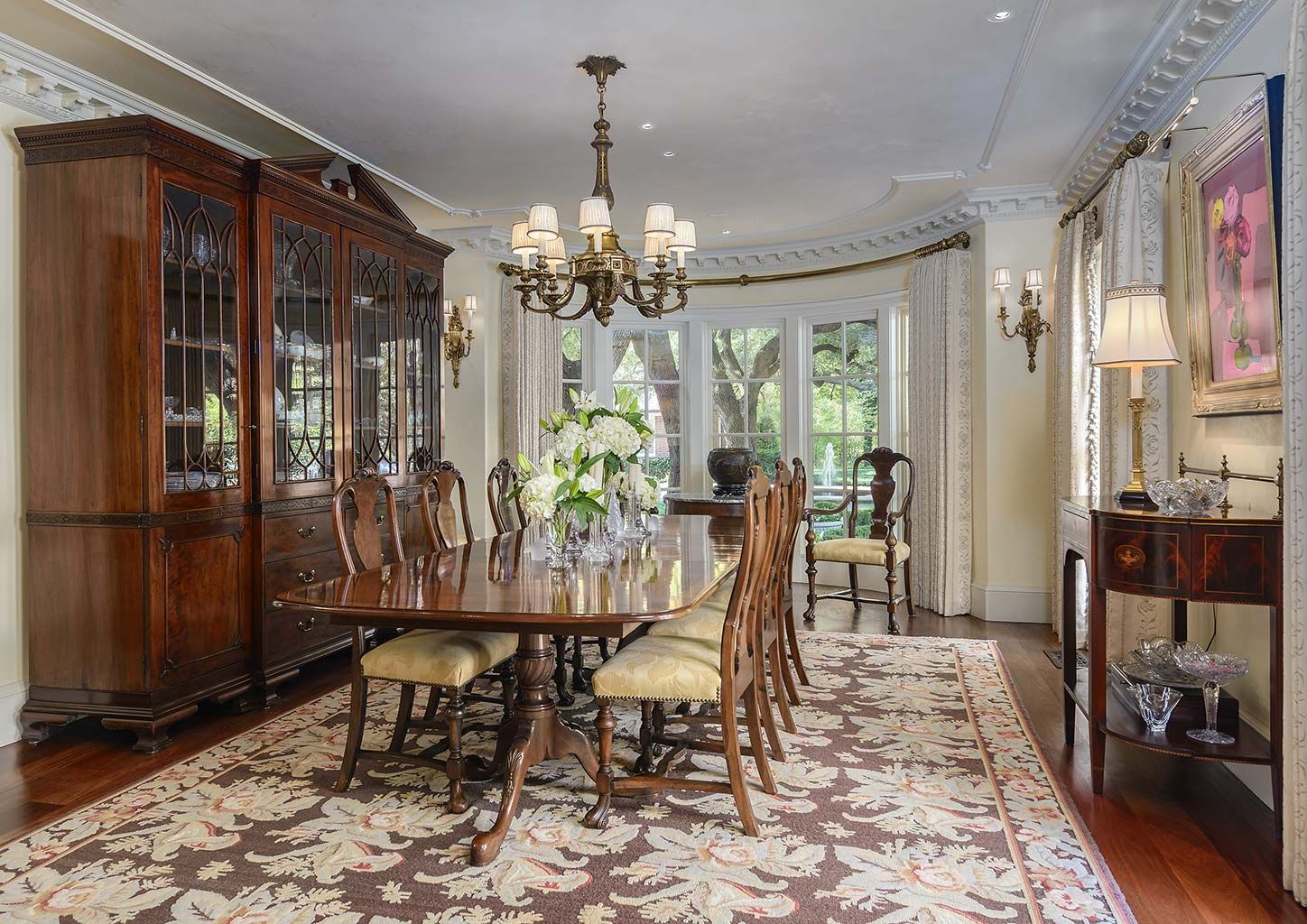 Room, Property, Dining room, Furniture, Interior design, Ceiling, Building, Floor, Chandelier, Table, 