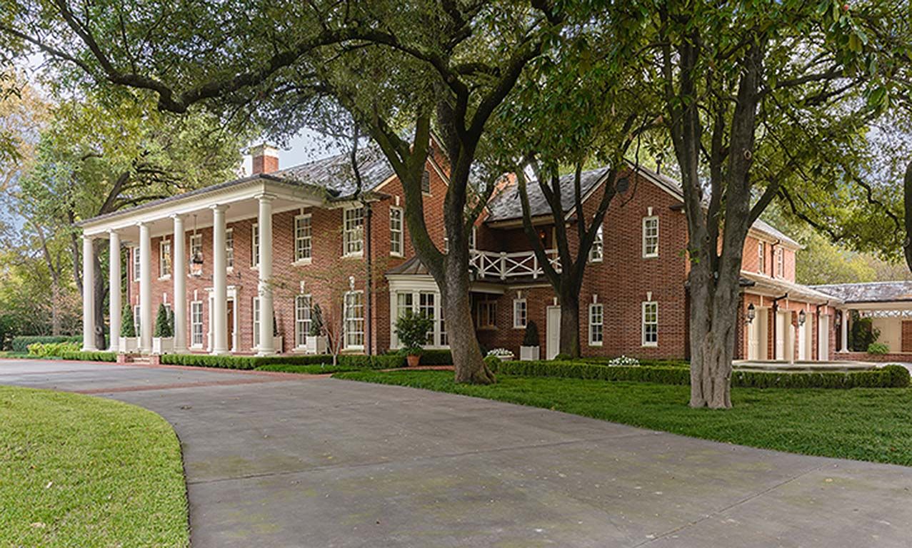 Property, Home, Building, House, Estate, Real estate, Residential area, Architecture, Manor house, Neighbourhood, 