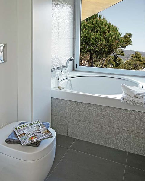 Property, Plumbing fixture, Floor, Room, Wall, Bathtub, Flooring, Glass, Tile, Interior design, 