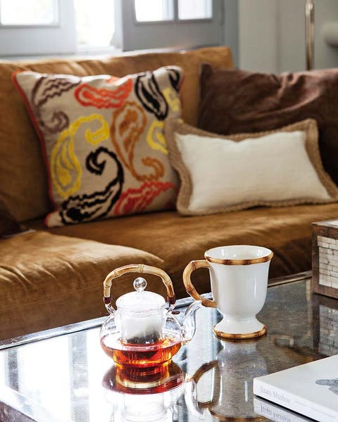 Serveware, Brown, Drinkware, Room, Interior design, Dishware, Drink, Living room, Barware, Tableware, 