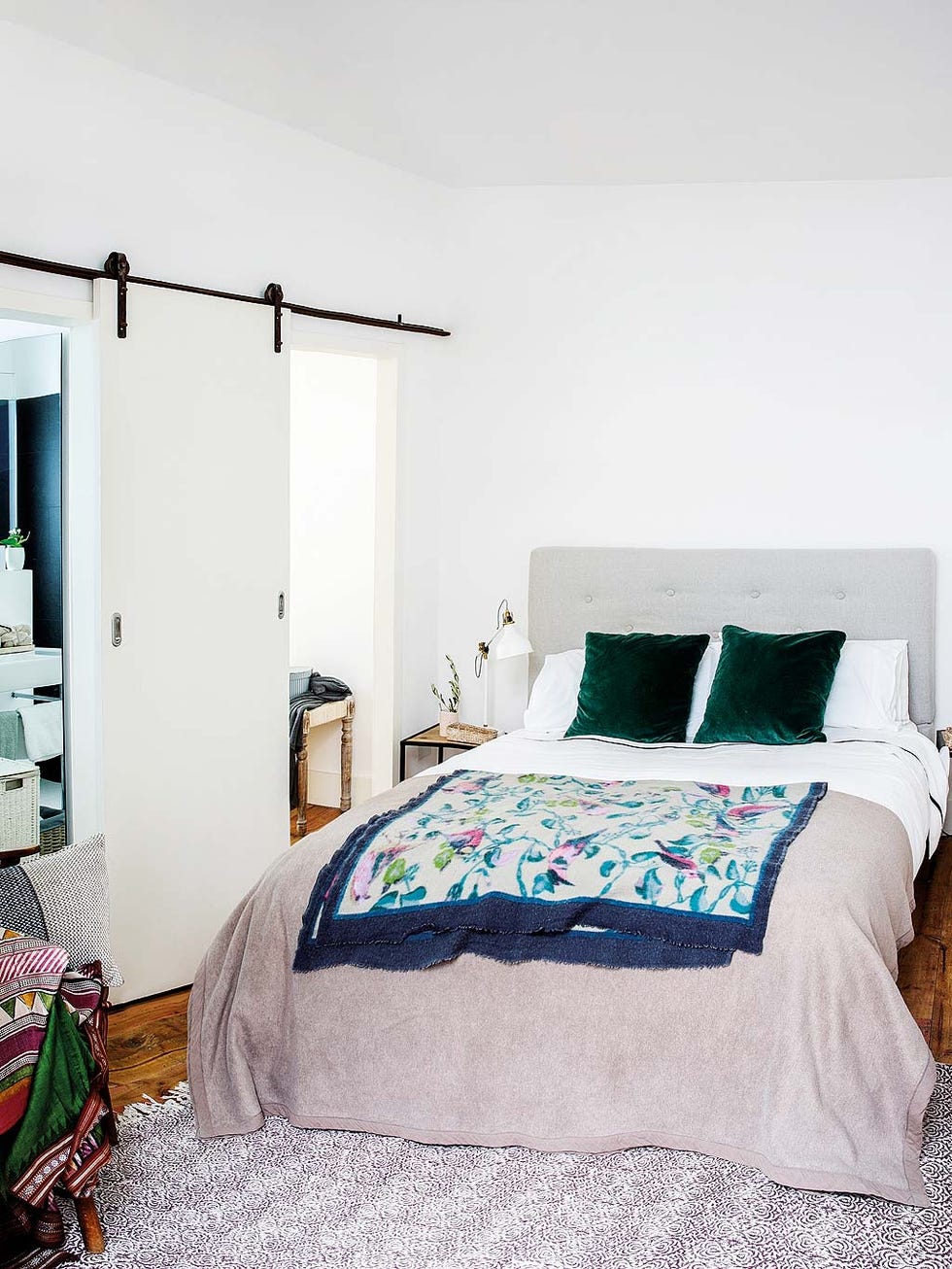 de casa antigua a vivienda moderna dormitorio
