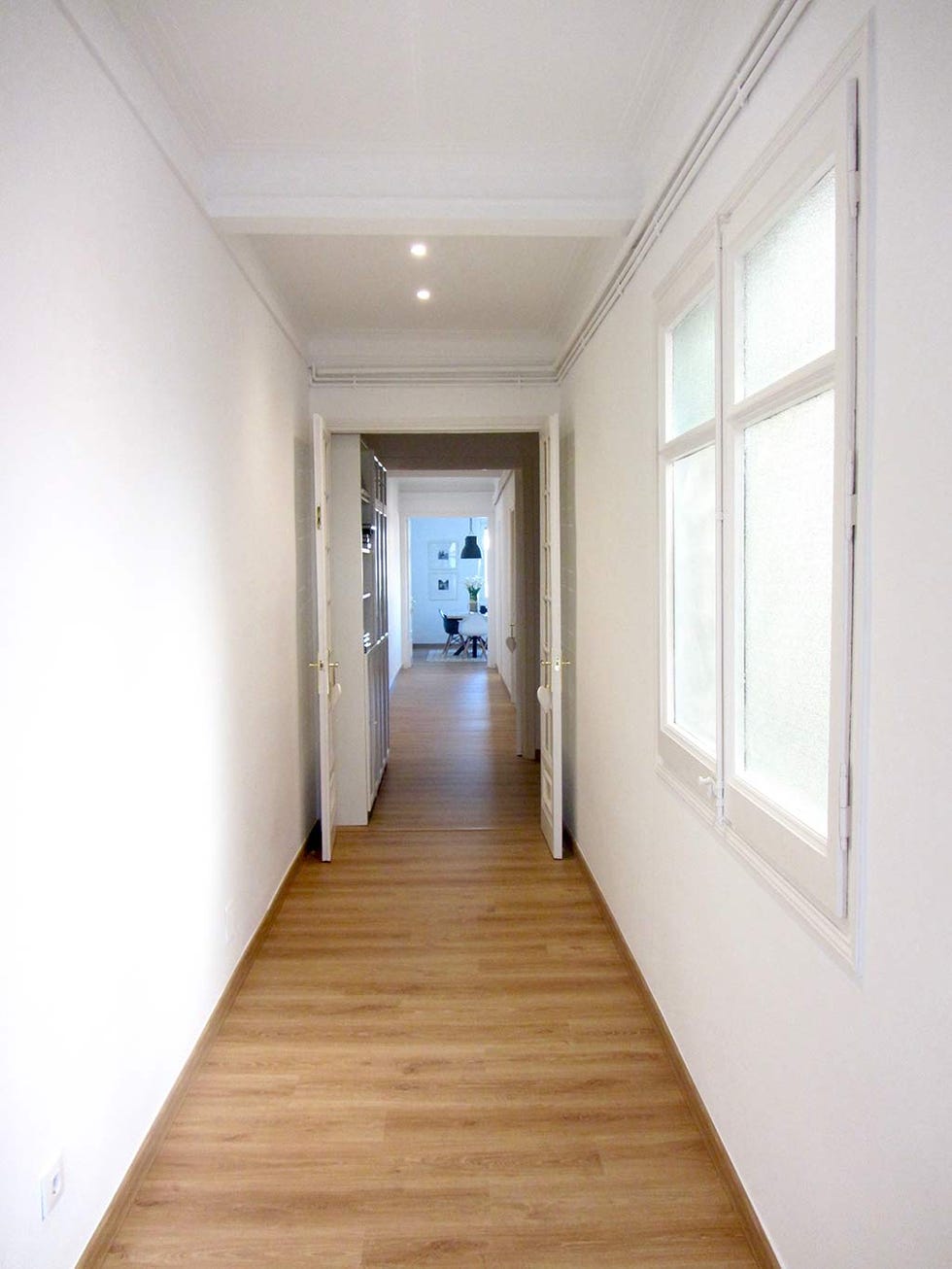 Property, Floor, Room, Building, Wood flooring, Ceiling, Hall, House, Flooring, Architecture, 
