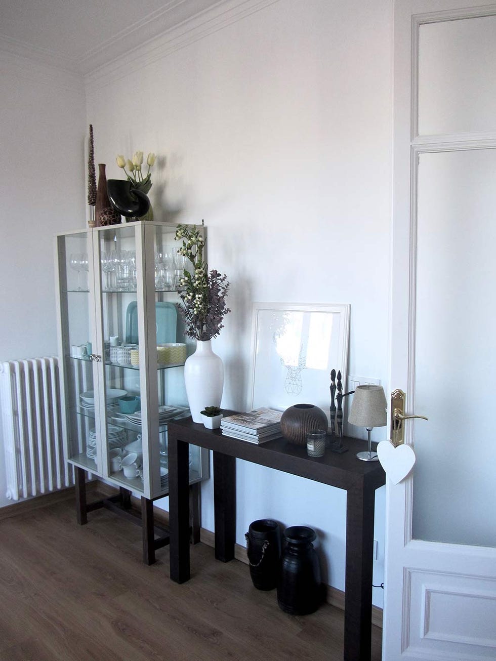 Furniture, Room, Property, Floor, Table, Shelf, Interior design, Wall, Architecture, House, 