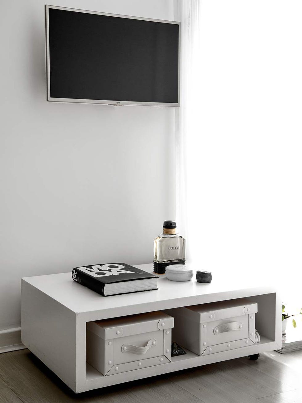 Furniture, Room, Table, Chest of drawers, Drawer, Wall, Interior design, Material property, Sideboard, Floor, 