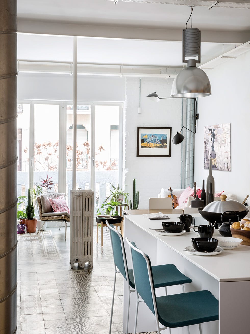 Room, White, Furniture, Ceiling, Interior design, Property, Building, Floor, Dining room, Living room, 