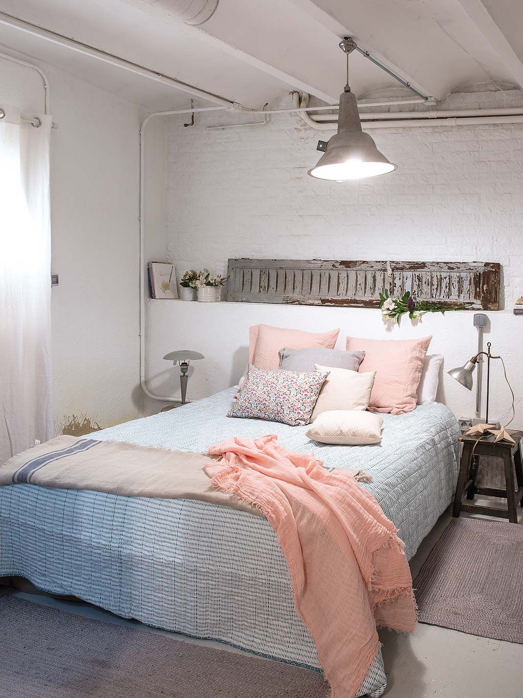 Lighting, Room, Bed, Interior design, Floor, Green, Property, Bedding, Wall, Textile, 